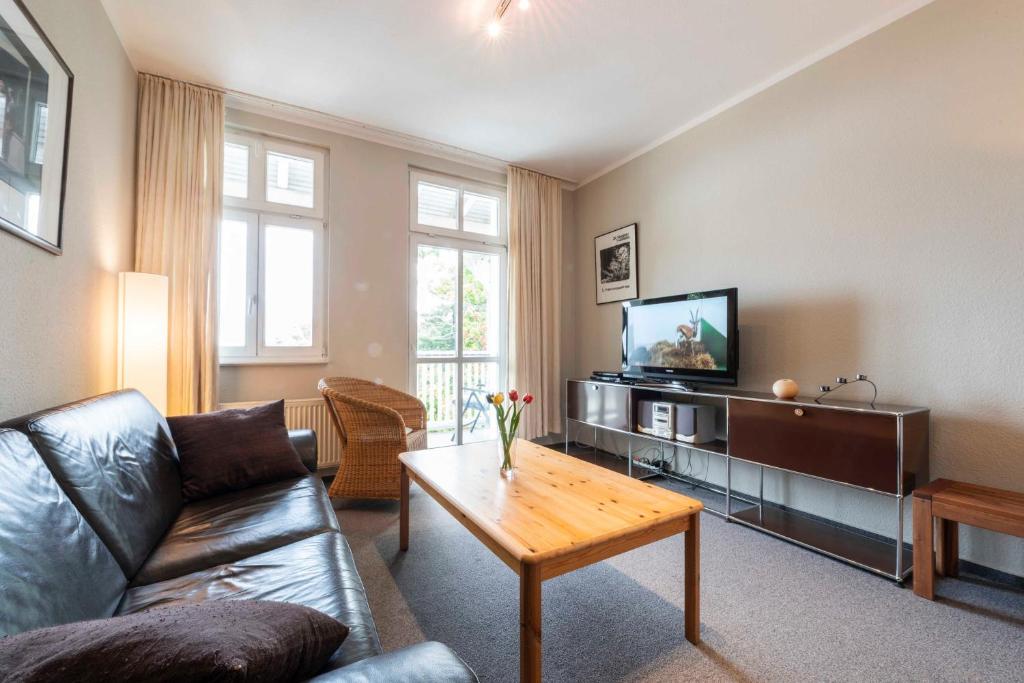 Ferienwohnung mit Seeblick und Schwimmbad room 3